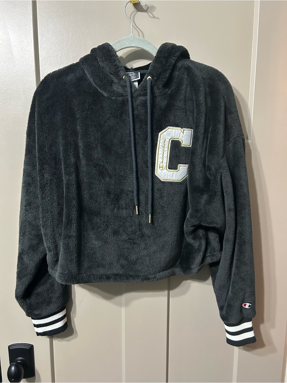 Champion Super Fleece Cropped Hooded Sweatshirt Faux Fur black & gold white